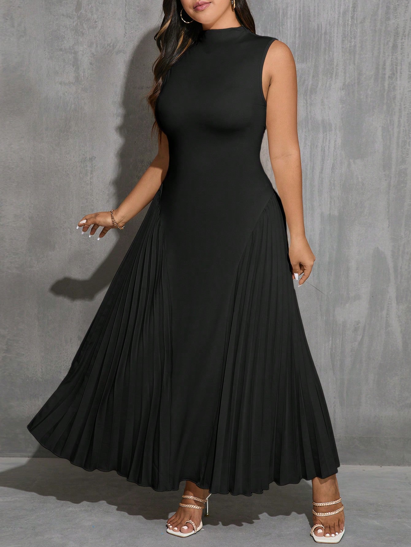 Privé Elegant Plus Size Black Sleeveless Dress With Pleated Round Neckline And A-Line Silhouette, Perfect For Summer Vacation And Streetwear