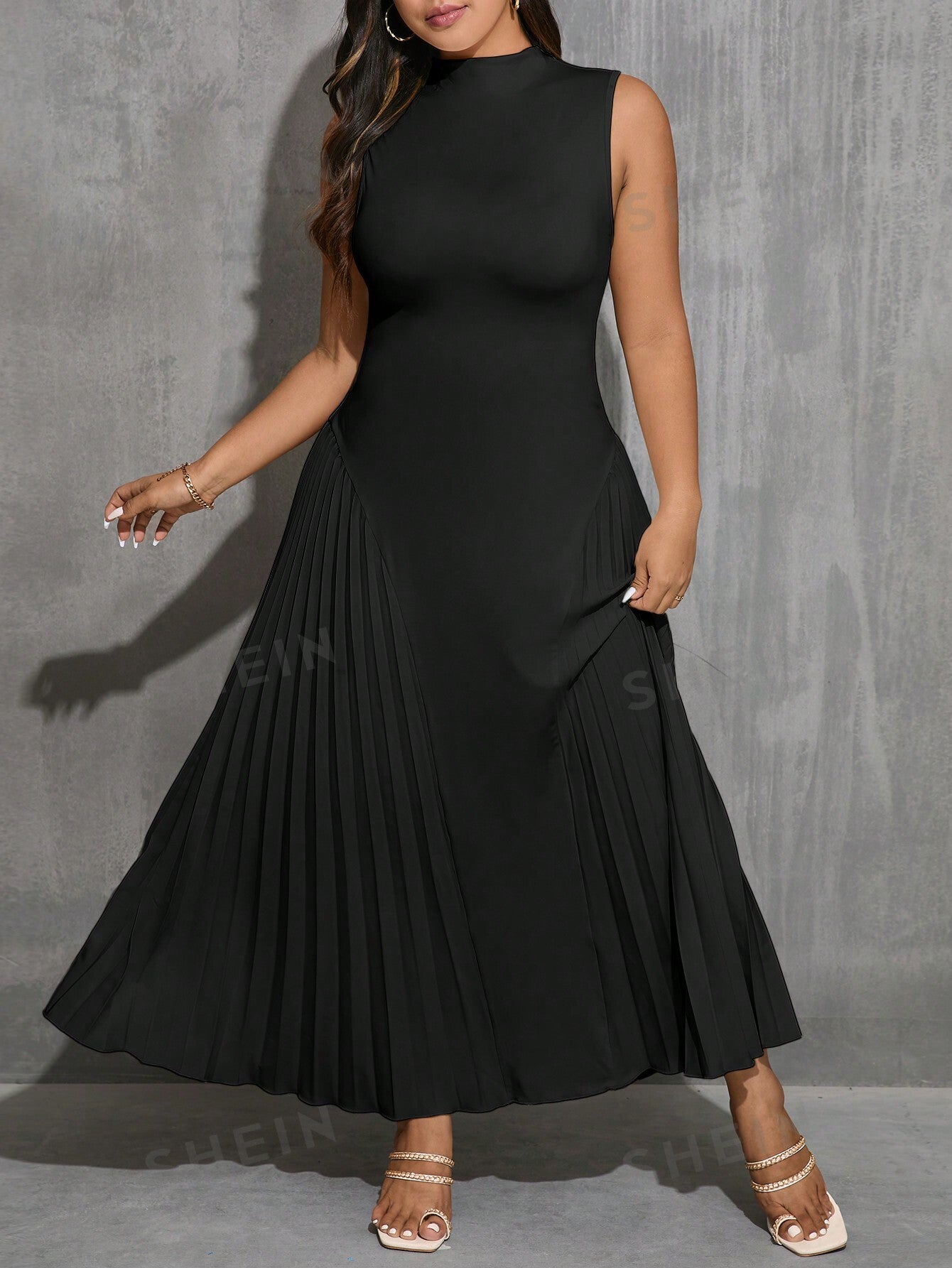 Privé Elegant Plus Size Black Sleeveless Dress With Pleated Round Neckline And A-Line Silhouette, Perfect For Summer Vacation And Streetwear