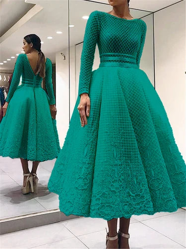 Elegant Bige Color Unique Lace Cocktail Dresses Full Sleeves V-Back Tea-Length Prom Gowns Robe De Soiree Champagne Party Dresses